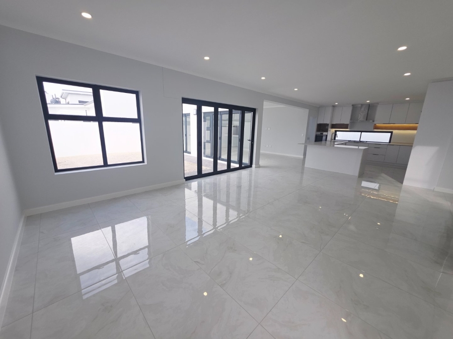 5 Bedroom Property for Sale in Sandown Western Cape